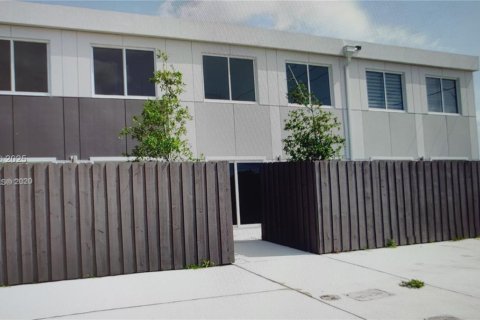 Townhouse in Homestead, Florida 4 bedrooms, 142.6 sq.m. № 1741561 - photo 5