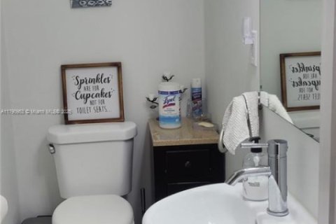 Townhouse in Homestead, Florida 4 bedrooms, 142.6 sq.m. № 1741561 - photo 15