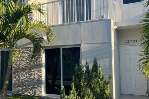 Townhouse in Homestead, Florida 4 bedrooms, 142.6 sq.m. № 1741561 - photo 2