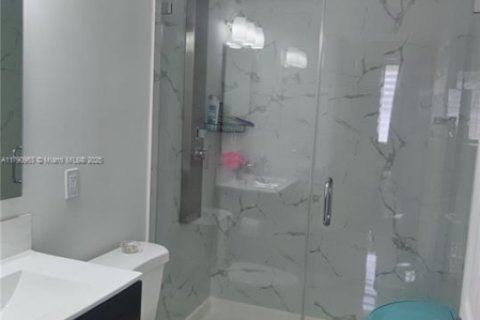 Townhouse in Homestead, Florida 4 bedrooms, 142.6 sq.m. № 1741561 - photo 23