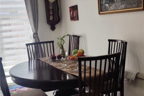 Townhouse in Homestead, Florida 4 bedrooms, 142.6 sq.m. № 1741561 - photo 18