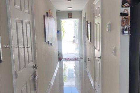 Townhouse in Homestead, Florida 4 bedrooms, 142.6 sq.m. № 1741561 - photo 13
