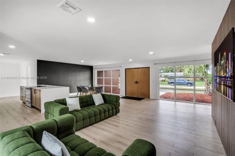 Casa en venta en Hollywood, Florida, 4 dormitorios, 211.07 m2 № 1874734 - foto 9
