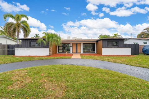 Casa en venta en Hollywood, Florida, 4 dormitorios, 211.07 m2 № 1874734 - foto 2