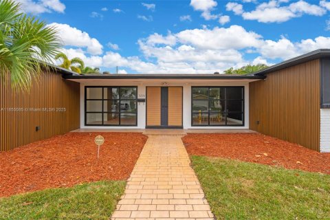 Casa en venta en Hollywood, Florida, 4 dormitorios, 211.07 m2 № 1874734 - foto 3