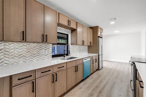 Casa en venta en Hollywood, Florida, 4 dormitorios, 211.07 m2 № 1874734 - foto 16