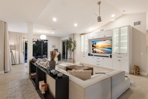 House in Sarasota, Florida 4 bedrooms, 265.14 sq.m. № 1650371 - photo 9