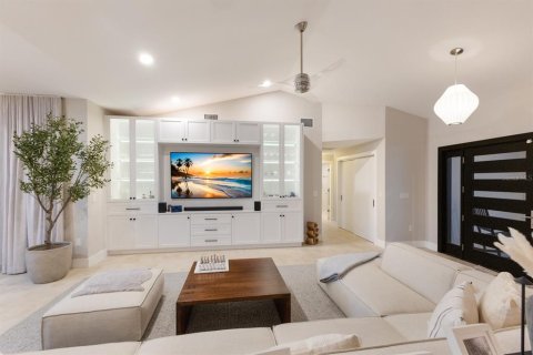 House in Sarasota, Florida 4 bedrooms, 265.14 sq.m. № 1650371 - photo 10
