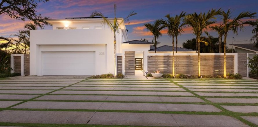 House in Sarasota, Florida 4 bedrooms, 265.14 sq.m. № 1650371