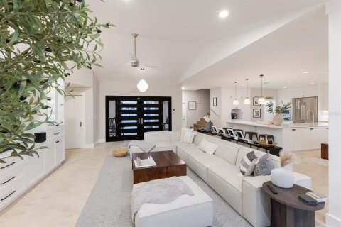 House in Sarasota, Florida 4 bedrooms, 265.14 sq.m. № 1650371 - photo 12