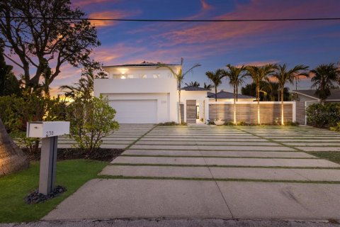 House in Sarasota, Florida 4 bedrooms, 265.14 sq.m. № 1650371 - photo 5