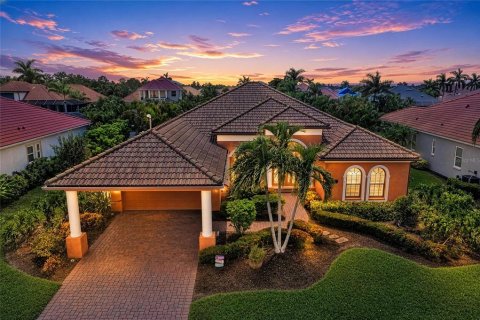 House in Bradenton, Florida 3 bedrooms, 223.99 sq.m. № 2289472