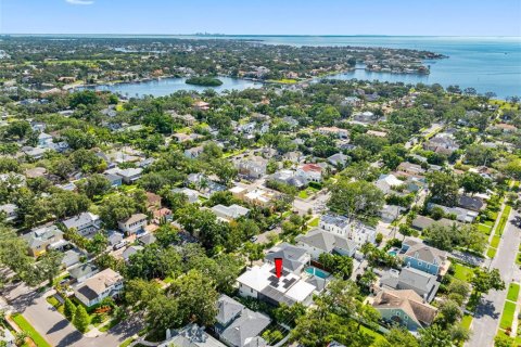 House in Saint Petersburg, Florida 4 bedrooms, 332.96 sq.m. № 1828416 - photo 4