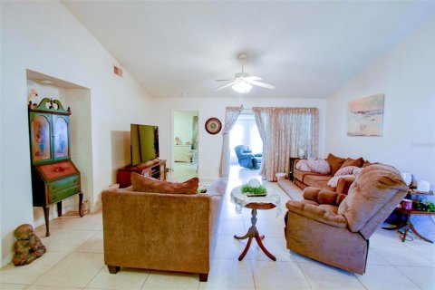 Villa ou maison à vendre à Weeki Wachee, Floride: 2 chambres, 133.69 m2 № 1905354 - photo 2