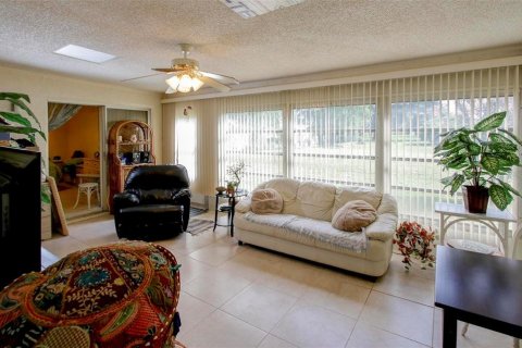 Villa ou maison à vendre à Weeki Wachee, Floride: 2 chambres, 133.69 m2 № 1905354 - photo 15