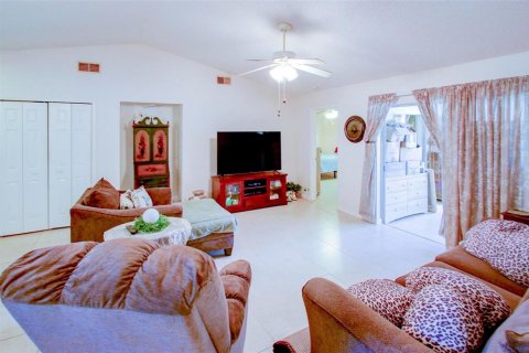 Villa ou maison à vendre à Weeki Wachee, Floride: 2 chambres, 133.69 m2 № 1905354 - photo 3