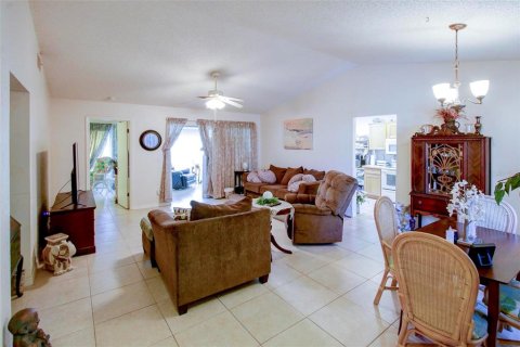 Villa ou maison à vendre à Weeki Wachee, Floride: 2 chambres, 133.69 m2 № 1905354 - photo 5