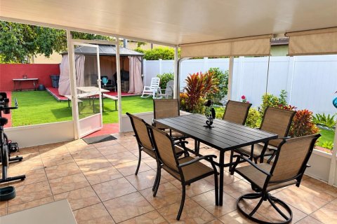 Casa en venta en Tampa, Florida, 3 dormitorios, 172.05 m2 № 2425711 - foto 12