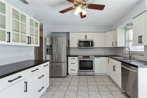 House in Bradenton, Florida 3 bedrooms, 111.76 sq.m. № 1796973 - photo 13
