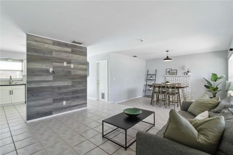 House in Bradenton, Florida 3 bedrooms, 111.76 sq.m. № 1796973 - photo 6
