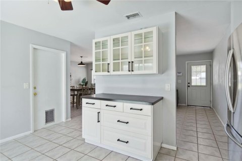 House in Bradenton, Florida 3 bedrooms, 111.76 sq.m. № 1796973 - photo 15