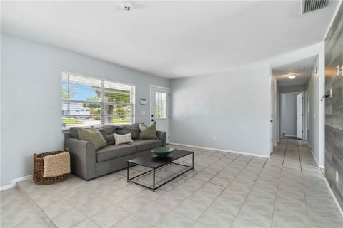 House in Bradenton, Florida 3 bedrooms, 111.76 sq.m. № 1796973 - photo 5