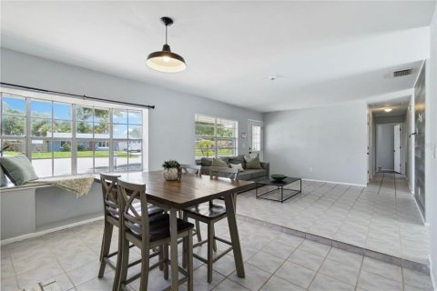 House in Bradenton, Florida 3 bedrooms, 111.76 sq.m. № 1796973 - photo 8