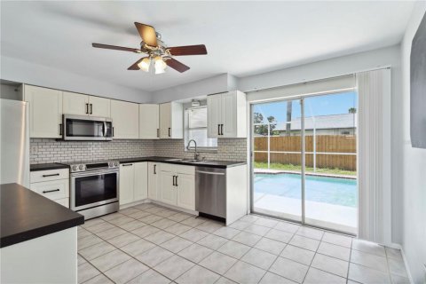 House in Bradenton, Florida 3 bedrooms, 111.76 sq.m. № 1796973 - photo 12