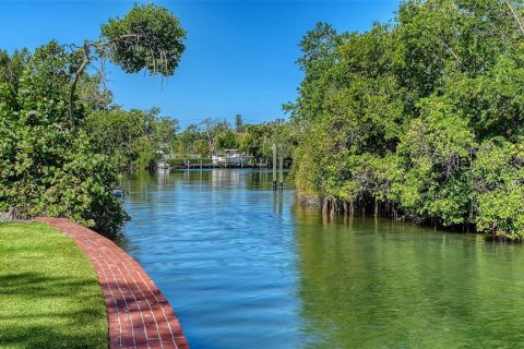 House in Sarasota, Florida 6 bedrooms, 988.67 sq.m. № 2115856 - photo 17