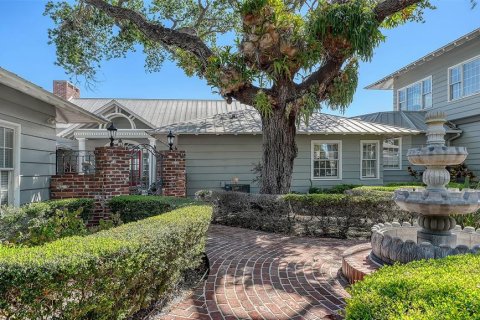 House in Sarasota, Florida 6 bedrooms, 988.67 sq.m. № 2115856 - photo 13