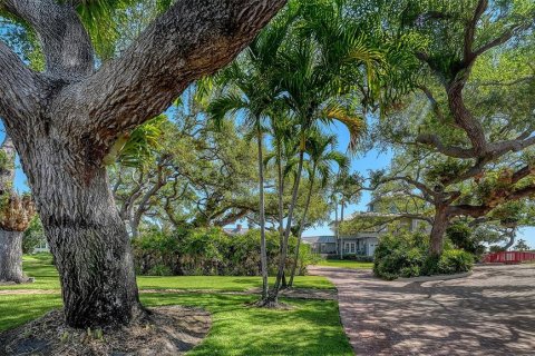 House in Sarasota, Florida 6 bedrooms, 988.67 sq.m. № 2115856 - photo 3