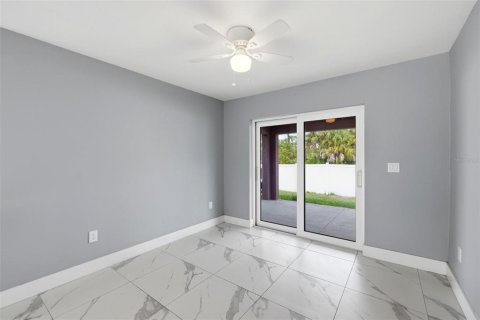 House in North Port, Florida 3 bedrooms, 130.06 sq.m. № 2097404 - photo 15