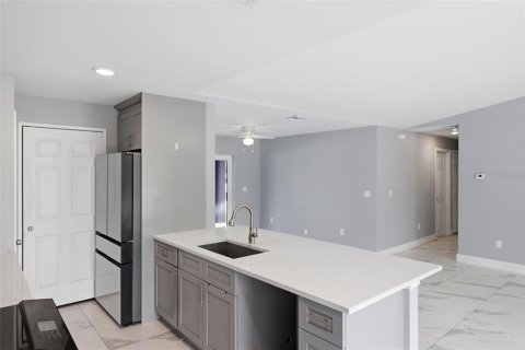 House in North Port, Florida 3 bedrooms, 130.06 sq.m. № 2097404 - photo 11