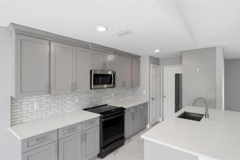 House in North Port, Florida 3 bedrooms, 130.06 sq.m. № 2097404 - photo 16