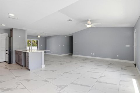 House in North Port, Florida 3 bedrooms, 130.06 sq.m. № 2097404 - photo 13