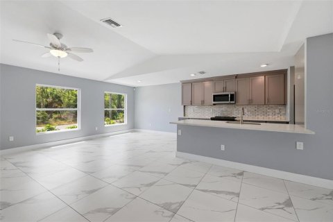 House in North Port, Florida 3 bedrooms, 130.06 sq.m. № 2097404 - photo 10