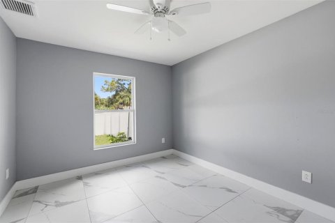 House in North Port, Florida 3 bedrooms, 130.06 sq.m. № 2097404 - photo 17