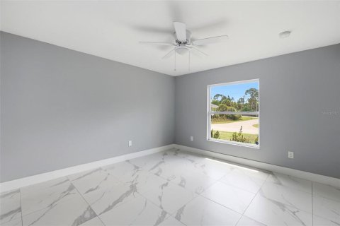 House in North Port, Florida 3 bedrooms, 130.06 sq.m. № 2097404 - photo 21