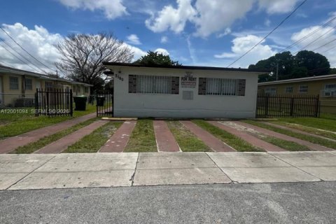 Immobilier commercial à vendre à Miami, Floride: 195.75 m2 № 2170218 - photo 2