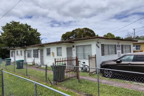 Immobilier commercial à Miami, Floride 195.75 m2 № 2170218