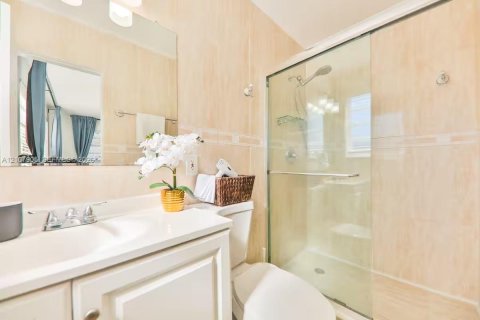 Villa ou maison à louer à Miami, Floride: 5 chambres, 193.89 m2 № 2421067 - photo 15