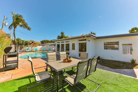 Villa ou maison à louer à Miami, Floride: 5 chambres, 193.89 m2 № 2421067 - photo 2