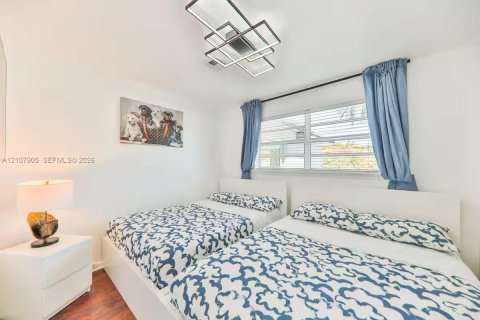 Villa ou maison à louer à Miami, Floride: 5 chambres, 193.89 m2 № 2421067 - photo 13