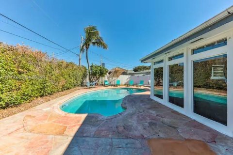Villa ou maison à louer à Miami, Floride: 5 chambres, 193.89 m2 № 2421067 - photo 16