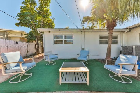 Villa ou maison à louer à Miami, Floride: 5 chambres, 193.89 m2 № 2421067 - photo 18