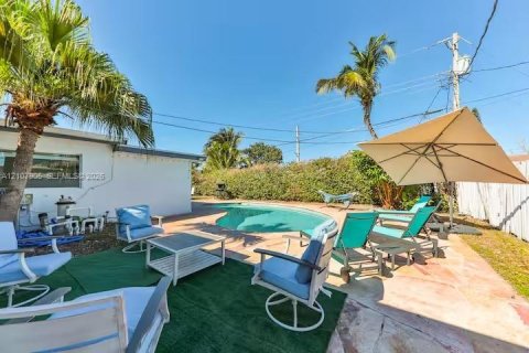 Villa ou maison à louer à Miami, Floride: 5 chambres, 193.89 m2 № 2421067 - photo 17