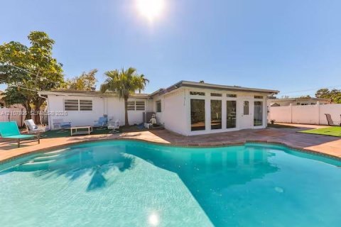 Villa ou maison à Miami, Floride 5 chambres, 193.89 m2 № 2421067