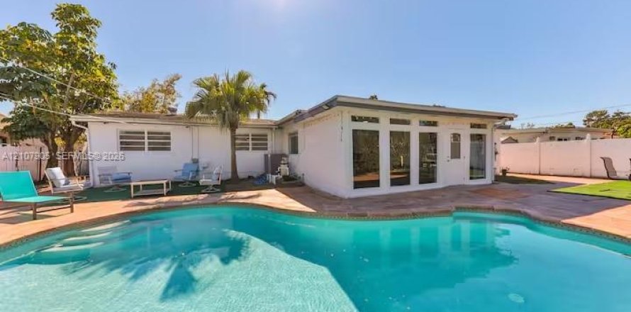 Villa ou maison à Miami, Floride 5 chambres, 193.89 m2 № 2421067