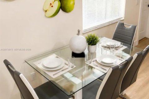 Appartement à louer à Miami, Floride: 2 chambres, 153.29 m2 № 2315592 - photo 6