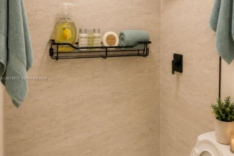 Appartement à louer à Miami, Floride: 2 chambres, 153.29 m2 № 2315592 - photo 13